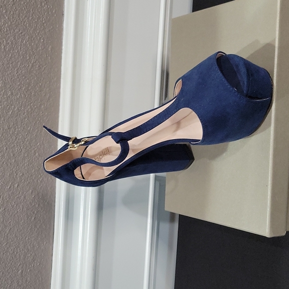 Blue Suede Platform T strap Heels by Baldi London 8.5 NWOT - Picture 3 of 7